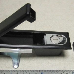 RCA-SRG/SRM slot t.b.v. voordeur incl handgreep en 2 sleutels